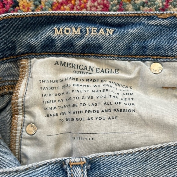 American Eagle Outfitters | Women’s Medium Blue Distressed Mom Jeans, size 4 - Picture 12 of 16